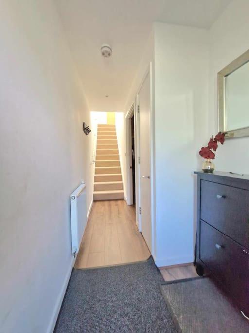 Explore London: 2 Bedroom House In Wood Green Zewnętrze zdjęcie