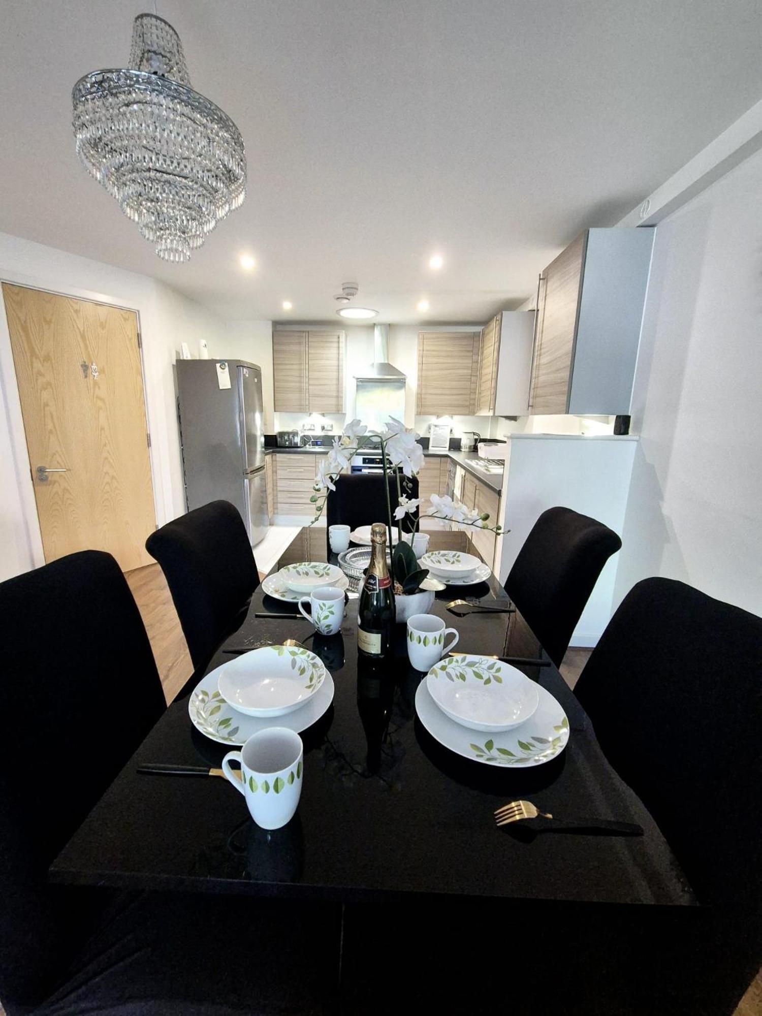 Explore London: 2 Bedroom House In Wood Green Zewnętrze zdjęcie