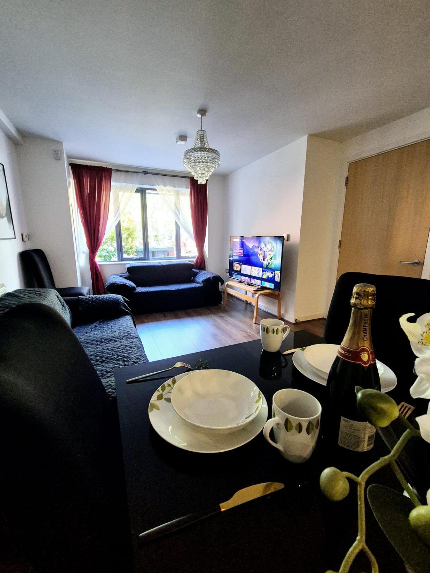 Explore London: 2 Bedroom House In Wood Green Zewnętrze zdjęcie